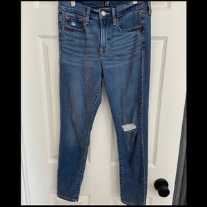2/$20 🌼 Gap Distressed Jeggings